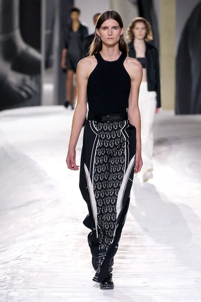 Look 13
